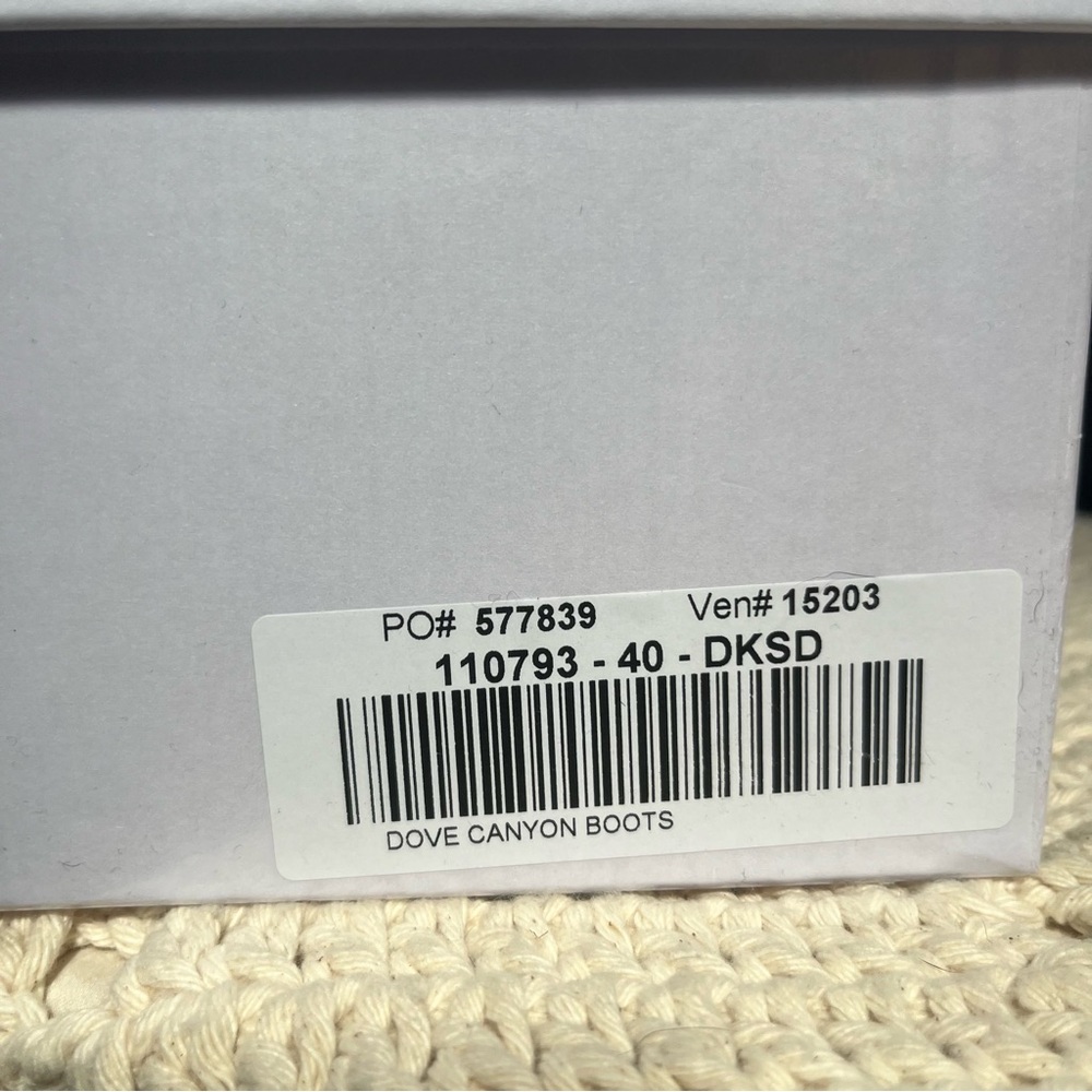New in Box Sundance Dove Canyon Boots, Tan Suede size 40 EUR / 9 US - Picture 14 of 14